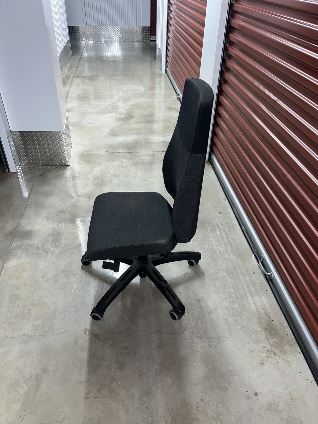 Black Office Chair with Wheels - photo 2