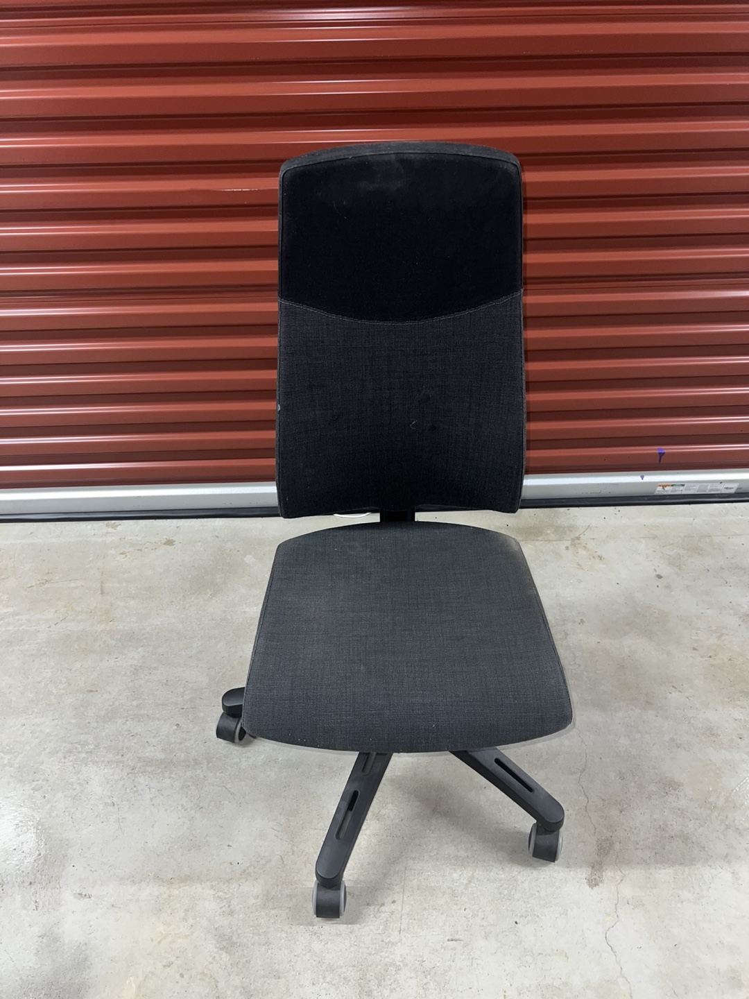 Black Office Chair with Wheels - photo 4