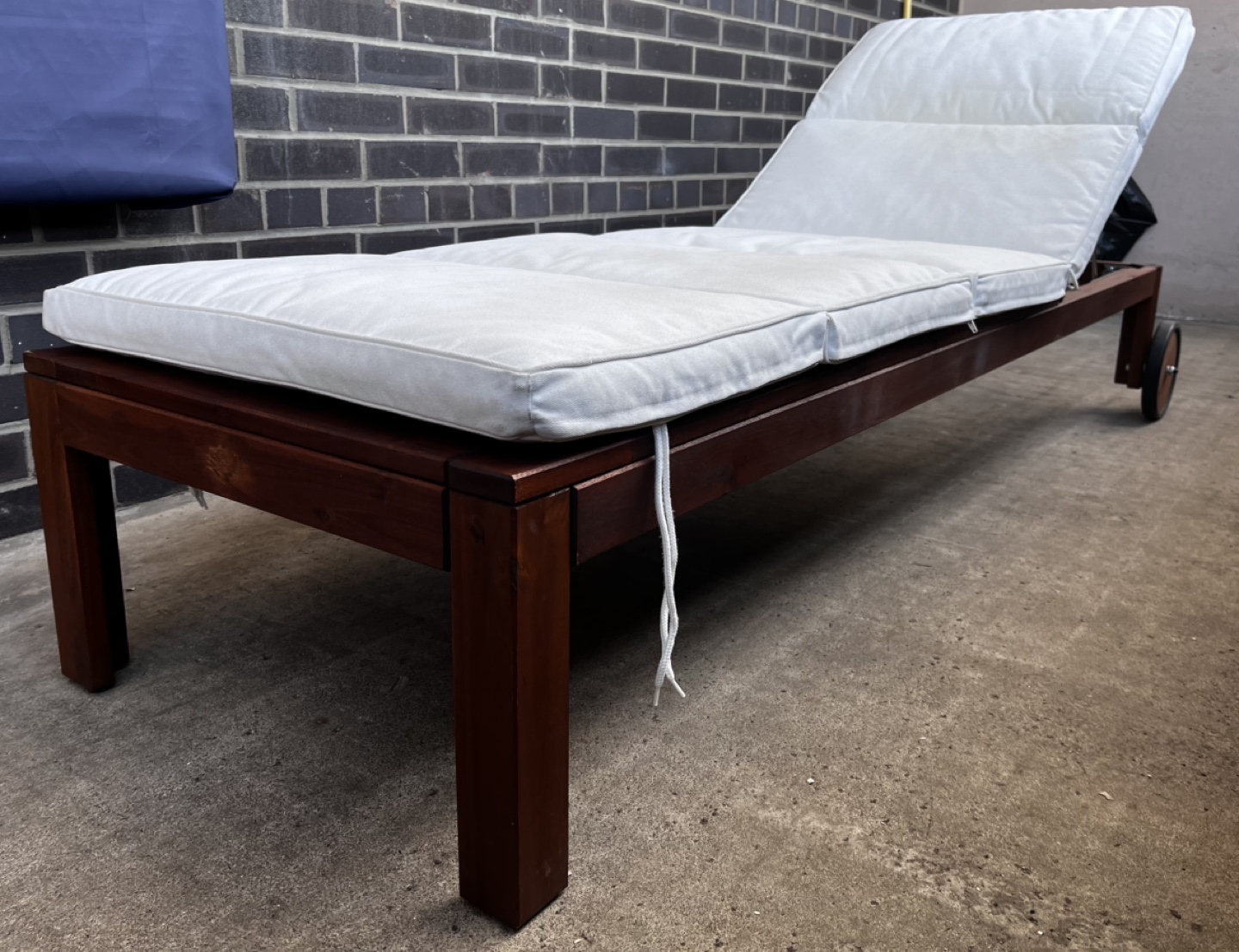 Sun Lounger + Cushion + Cover + Table/Stool - photo 4