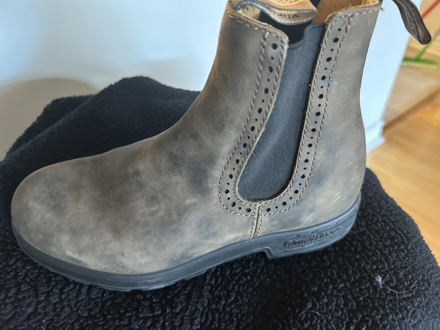 Blundstone Chelsea Boots - Size 5.5/8.5 Women's