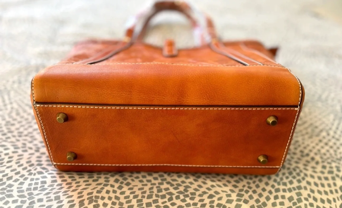 New embossed-leather tote bag, both functional and cool!🥰😍💐 image indicator(3)