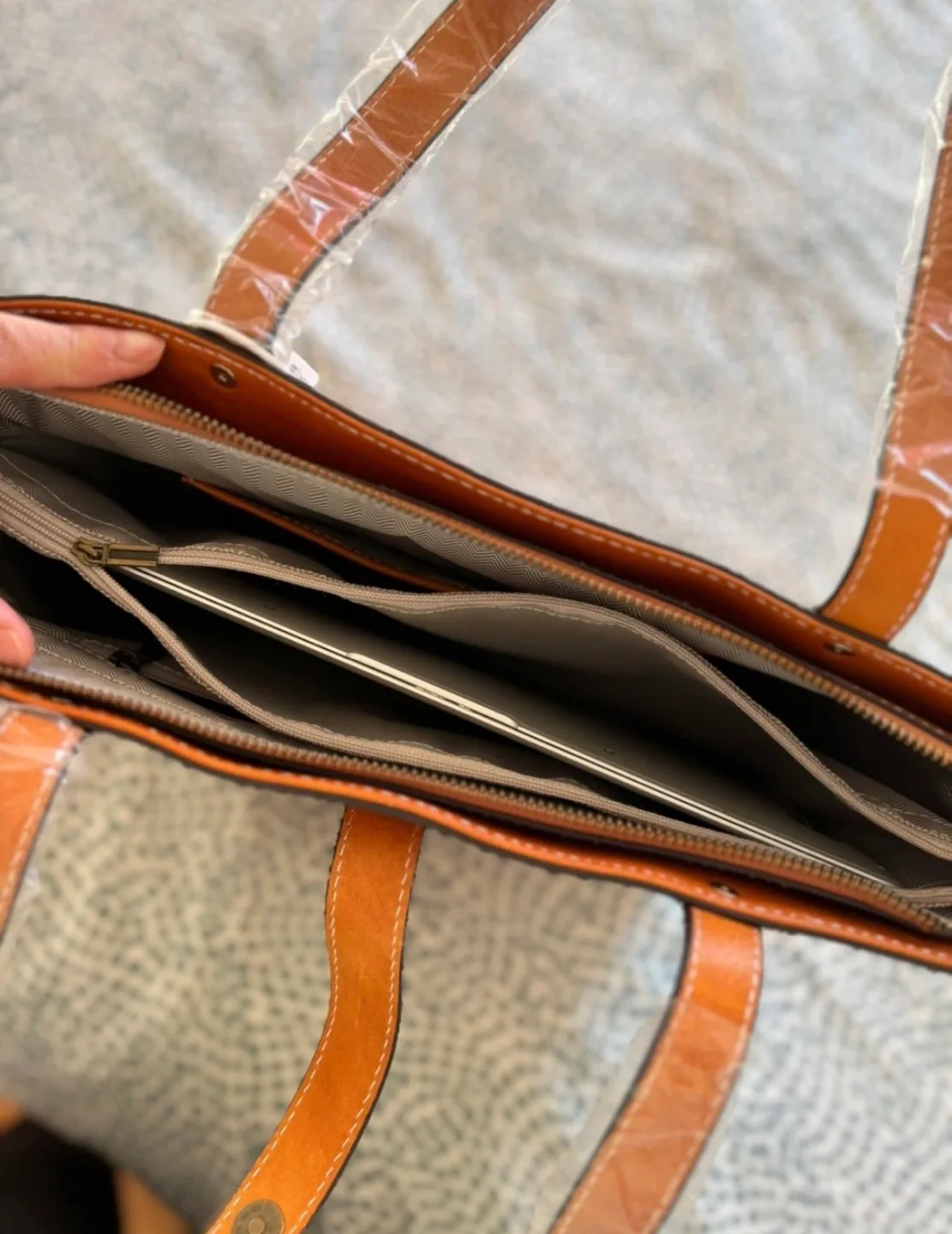 New embossed-leather tote bag, both functional and cool!🥰😍💐 image indicator(6)