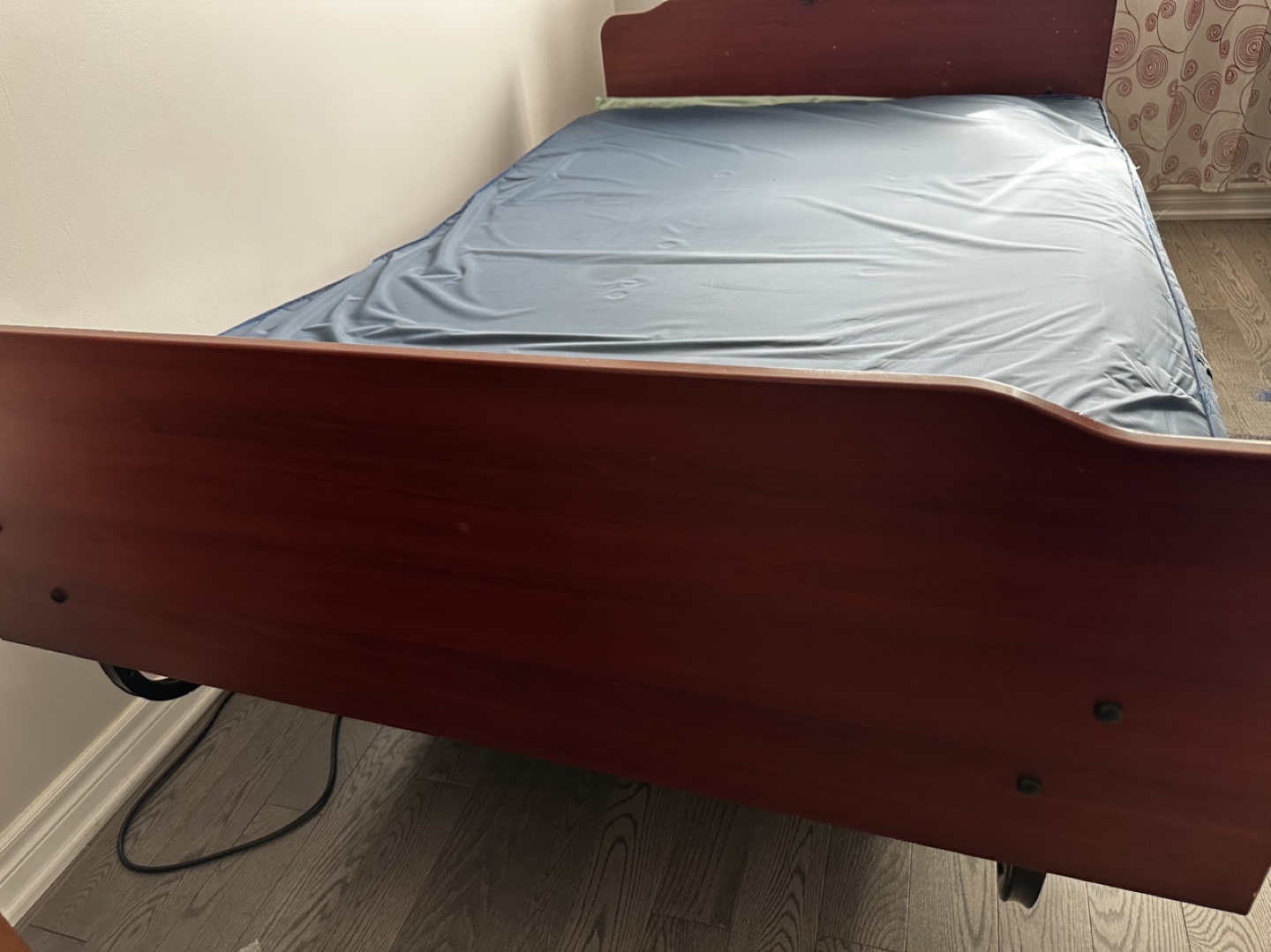 Hospital Bed - Adjustable - Excellent Condition
