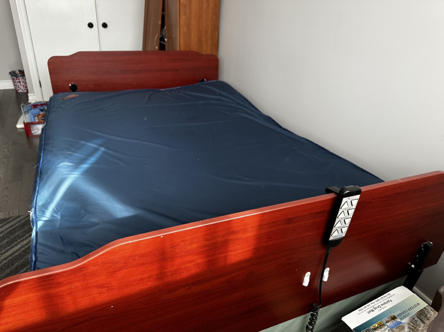 Hospital Bed - Adjustable - Excellent Condition - photo 3