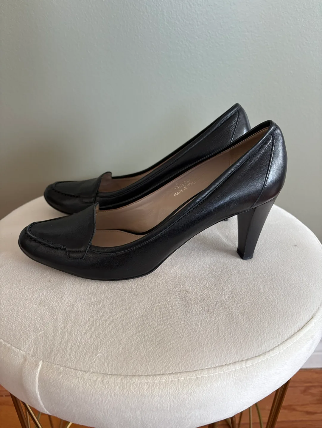 Hugo Boss Black Leather Heels - Size 37 image indicator(2)