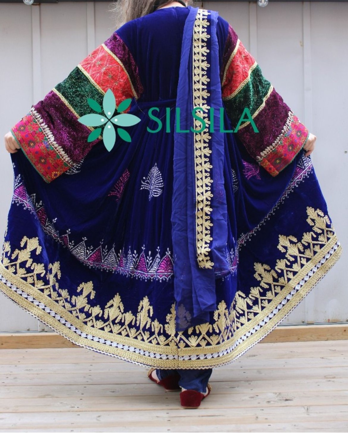 Gorgeous Hand-Embroidered Uzbek Silk Frock - photo 2