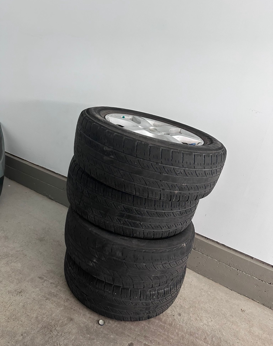 Set of four Nissan alloy rims with tires
