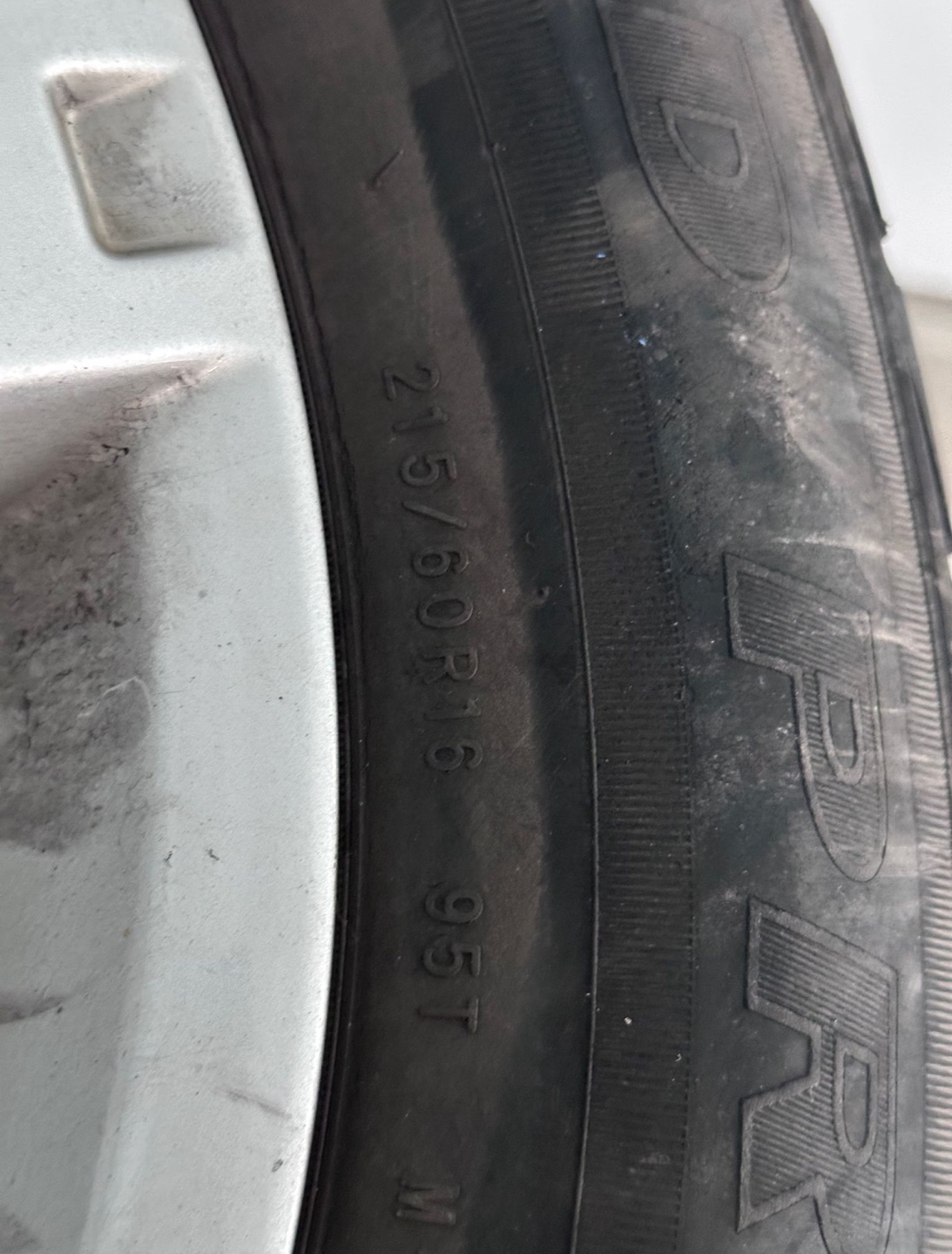 Set of four Nissan alloy rims with tires - photo 2