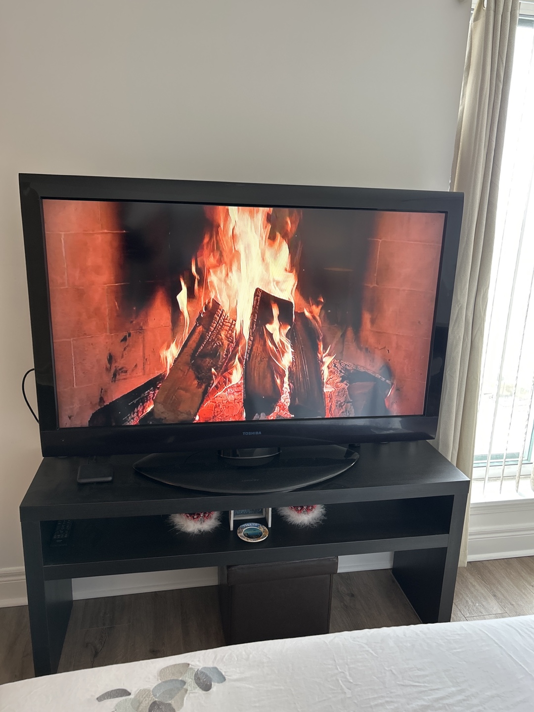 55’ Toshiba 55HT1U Model TV With Black Oval Base
