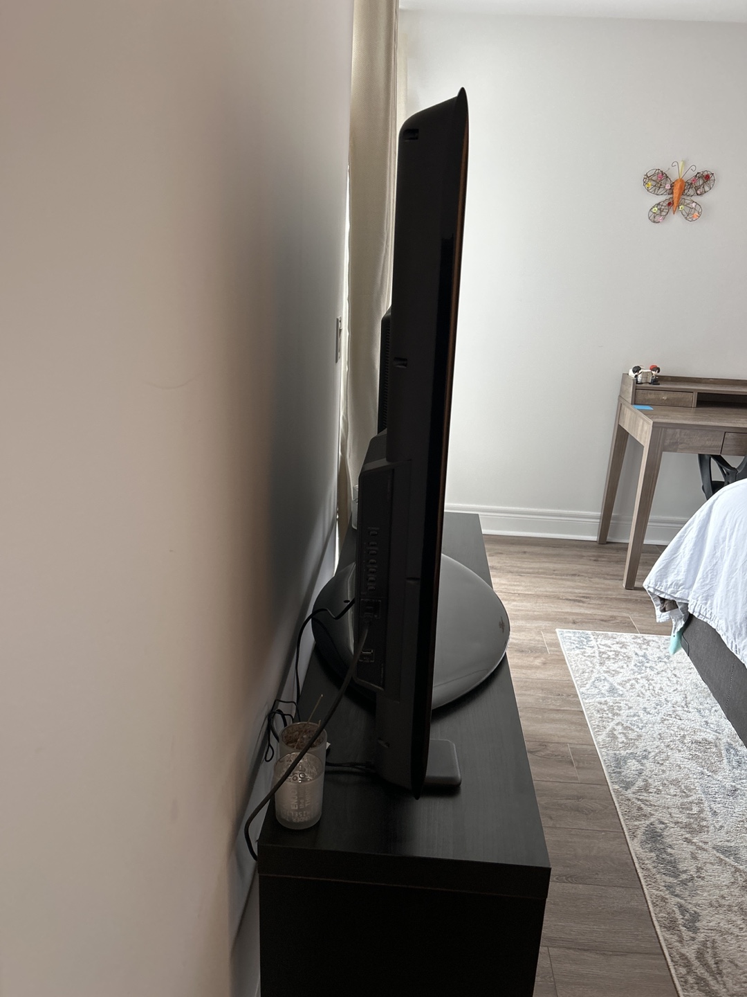 55’ Toshiba 55HT1U Model TV With Black Oval Base - photo 2