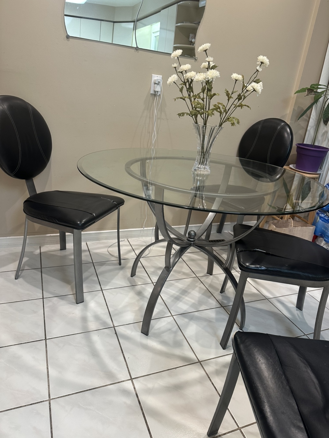 Glass top dining table with four chairs - photo 2