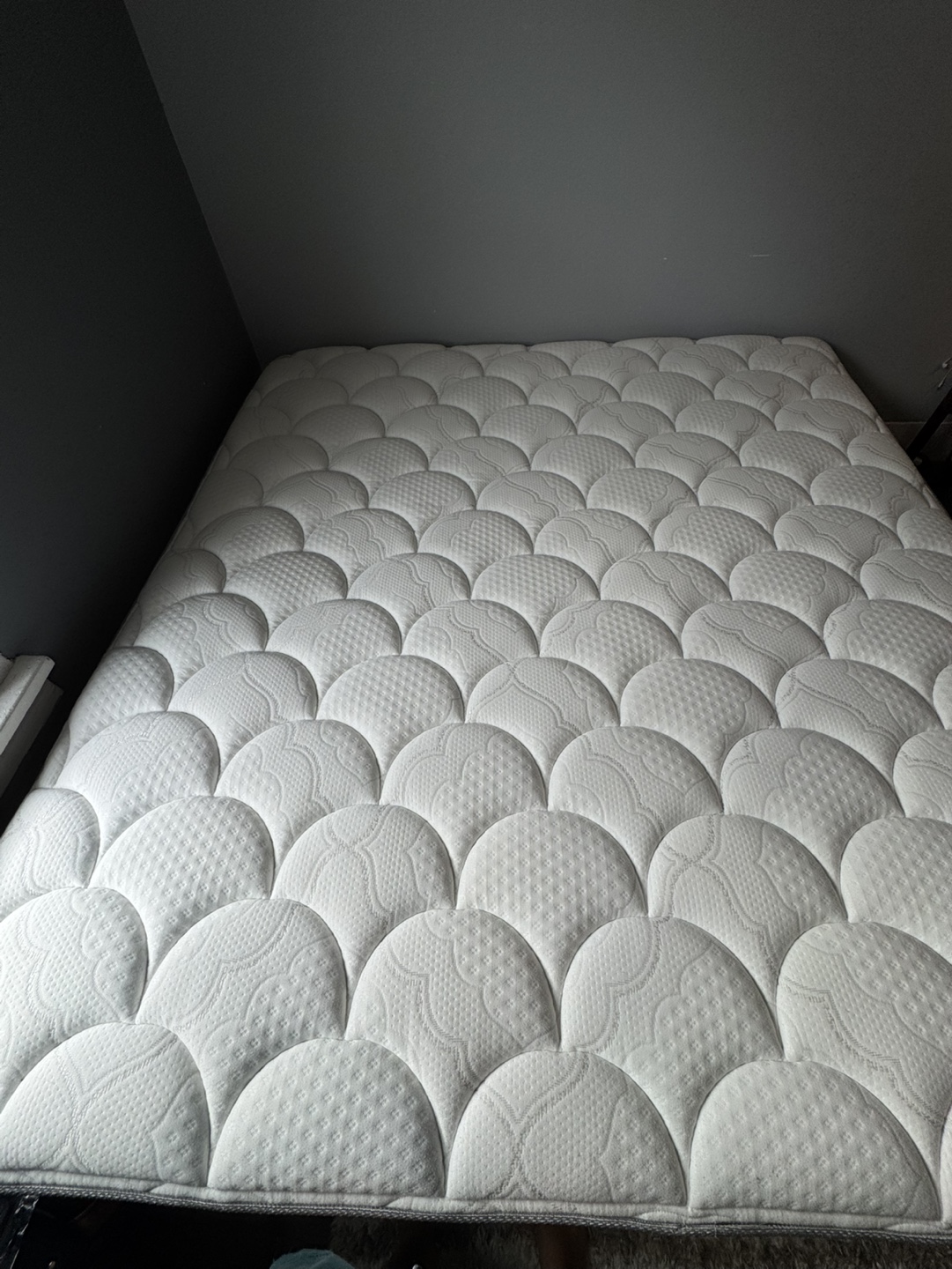 King size mattress and box spring set - photo 2