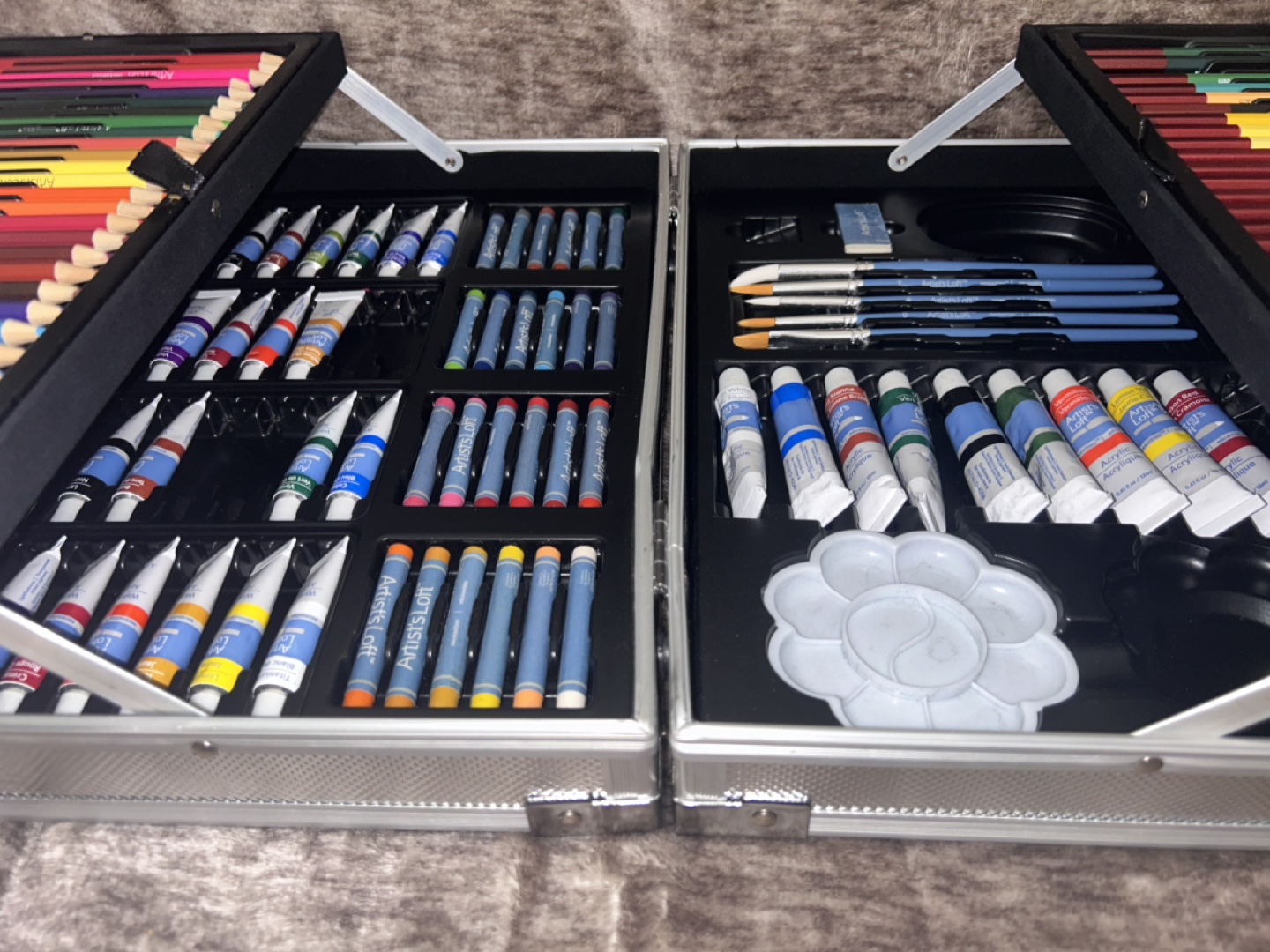 Artist's Carry Case with Colour Pencils, Paints, and Brushes - photo 4