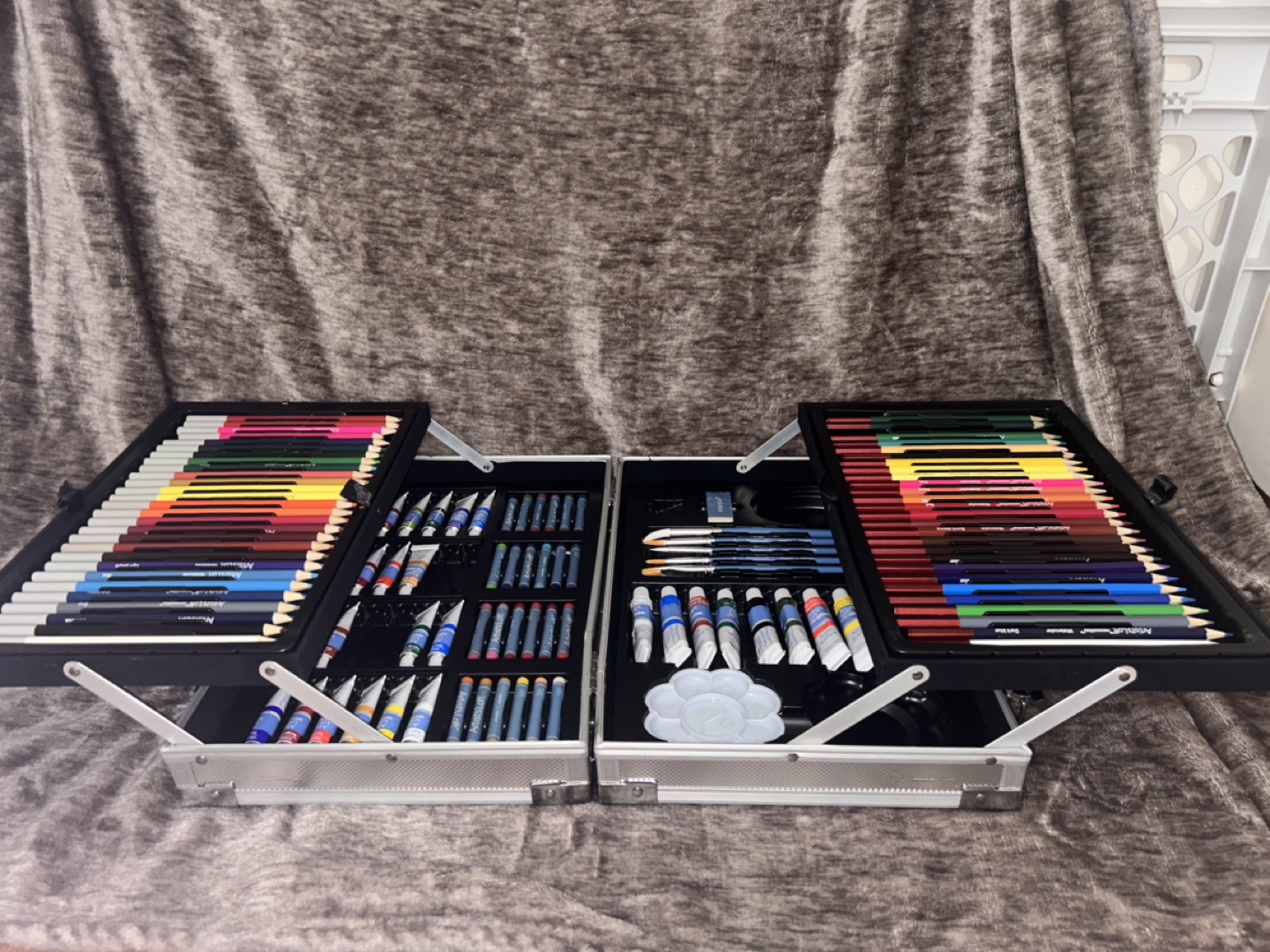 Artist's Carry Case with Colour Pencils, Paints, and Brushes - photo 5