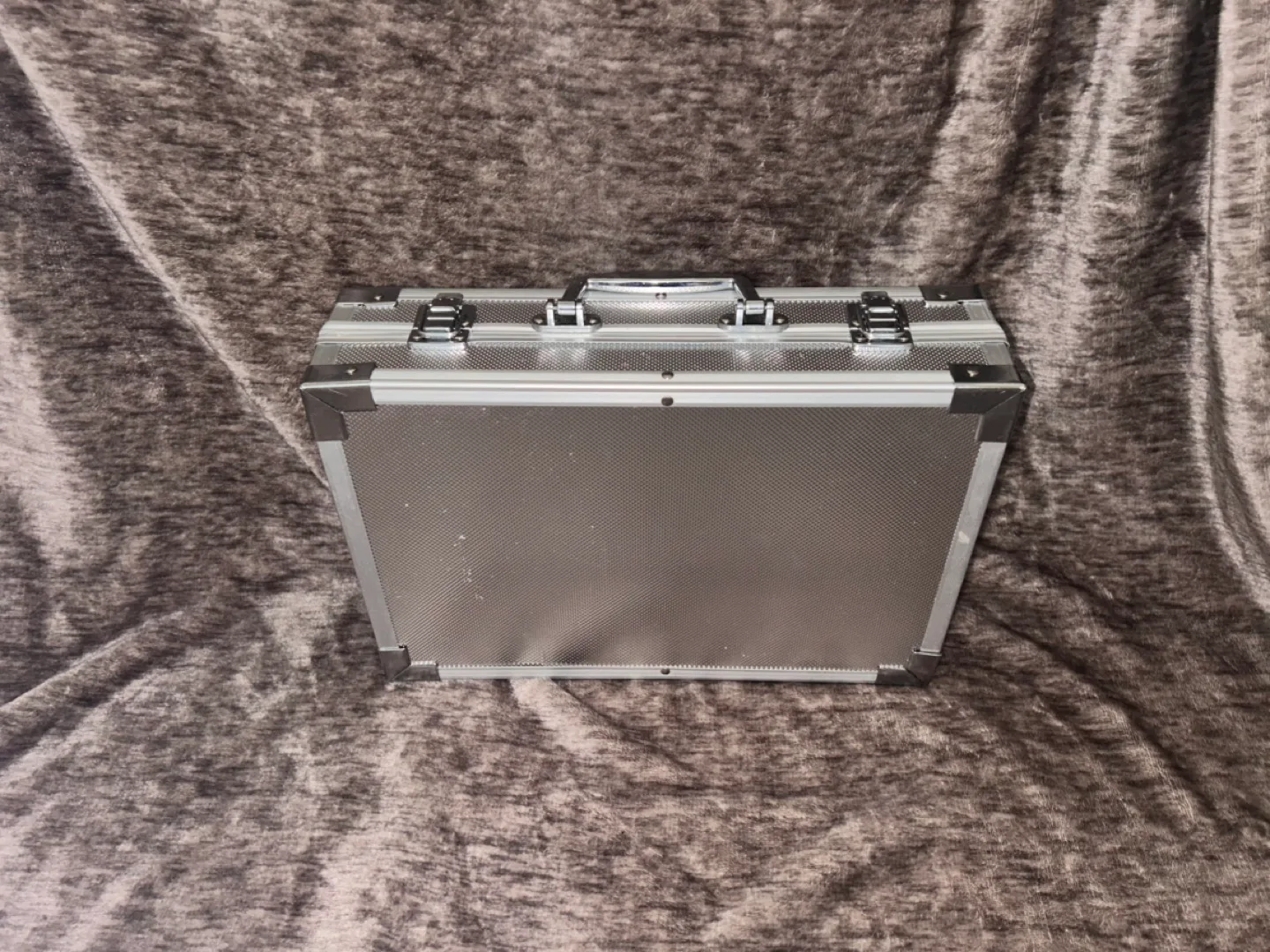 Artist's Carry Case with Colour Pencils, Paints, and Brushes image indicator(2)