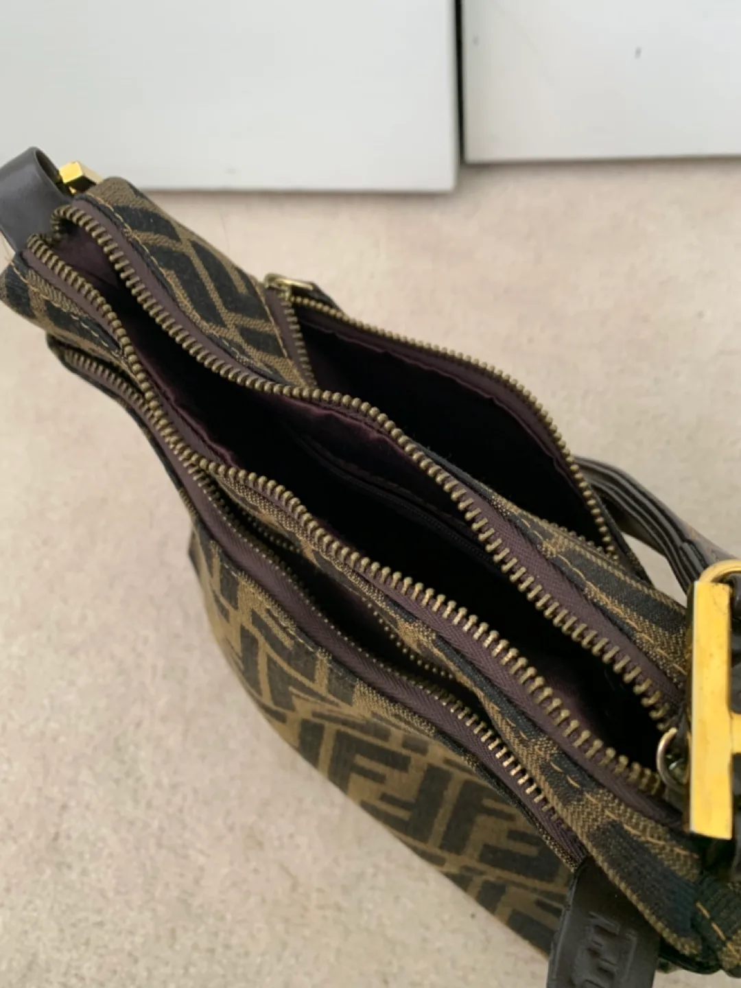 Brown canvas like Shoulder Bag image indicator(3)