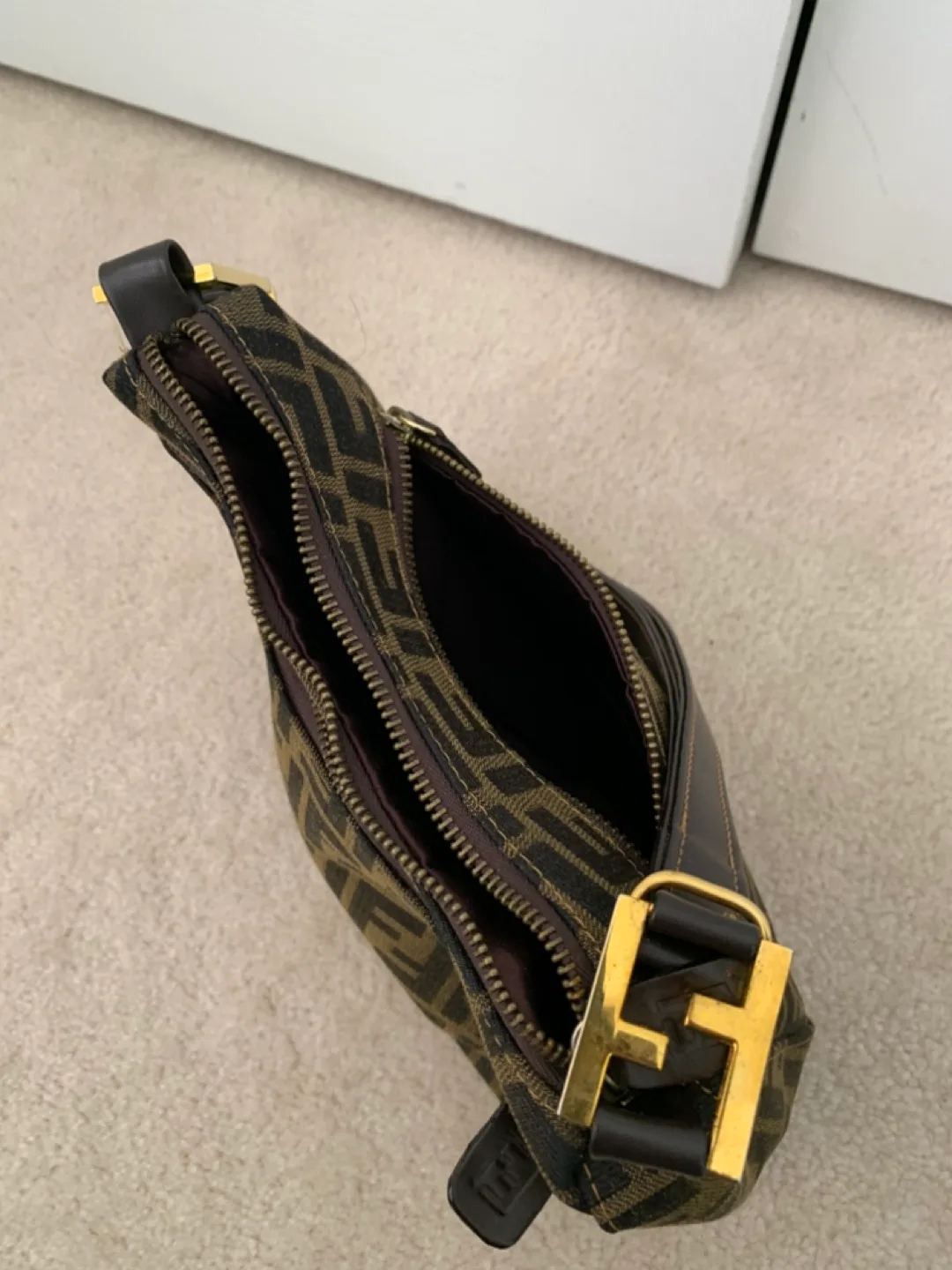 Brown canvas like Shoulder Bag image indicator(4)