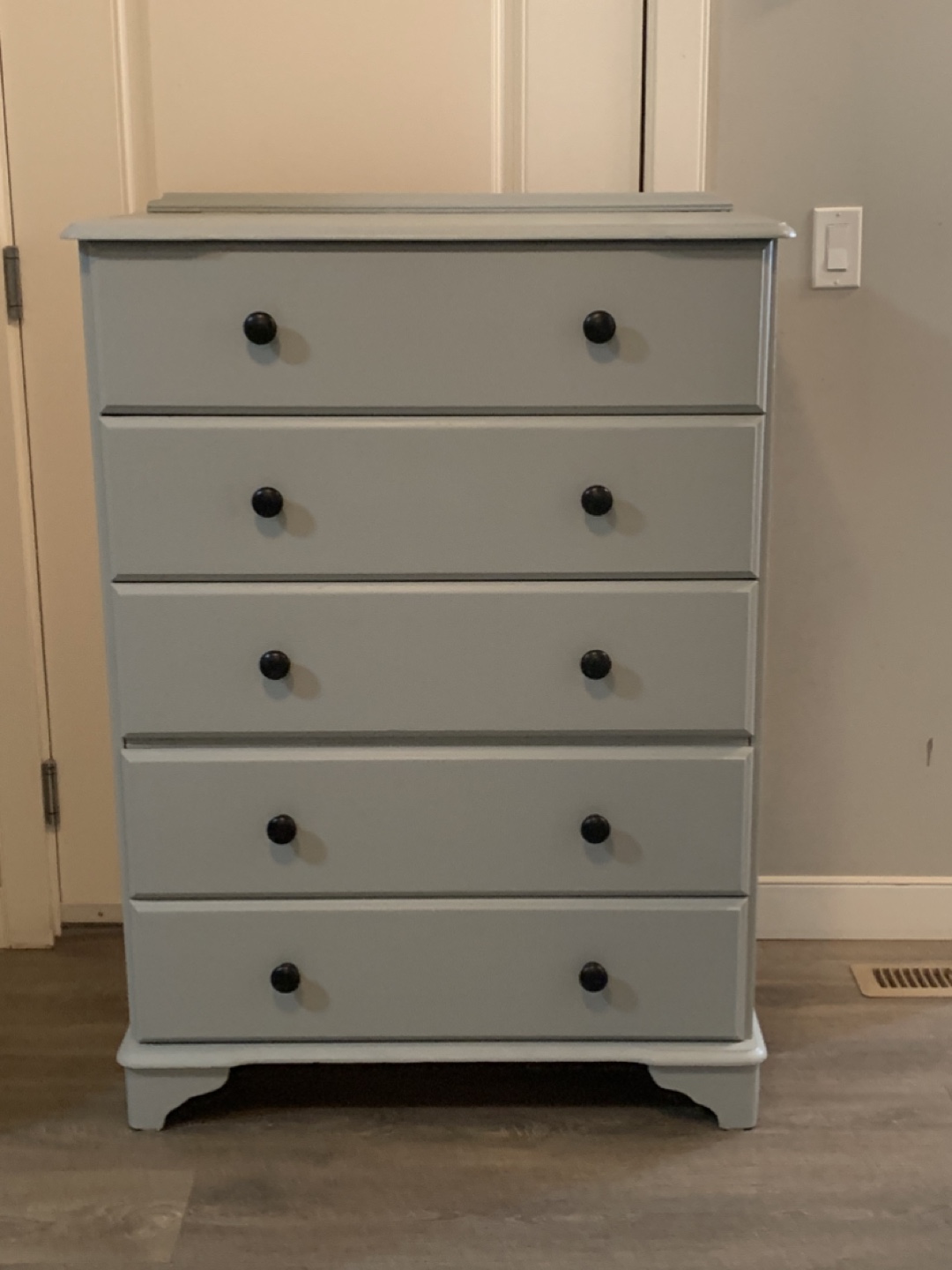 Five-Drawer Dresser - Light Grey with Black Knobs - photo 2