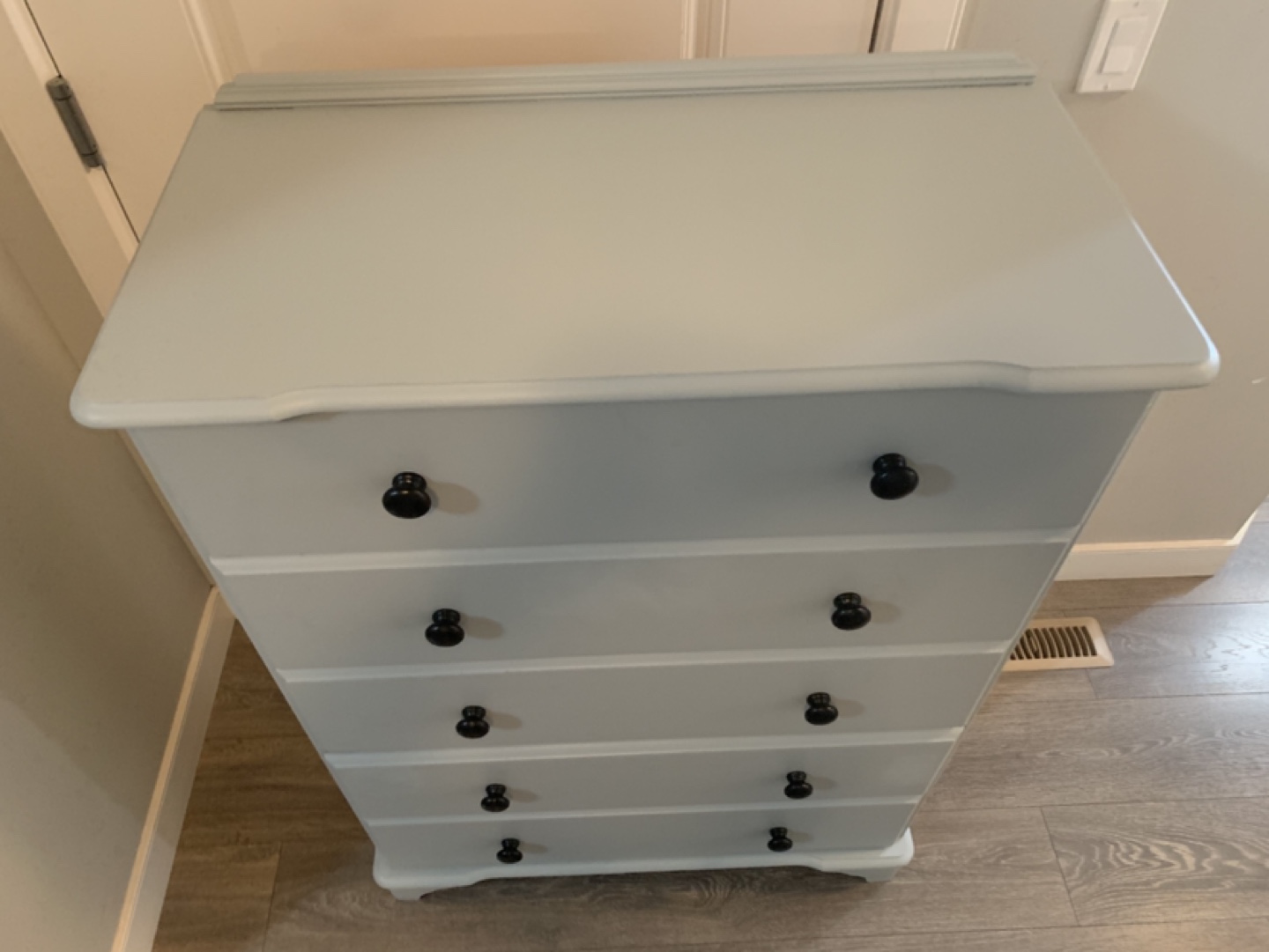 Five-Drawer Dresser - Light Grey with Black Knobs - photo 5