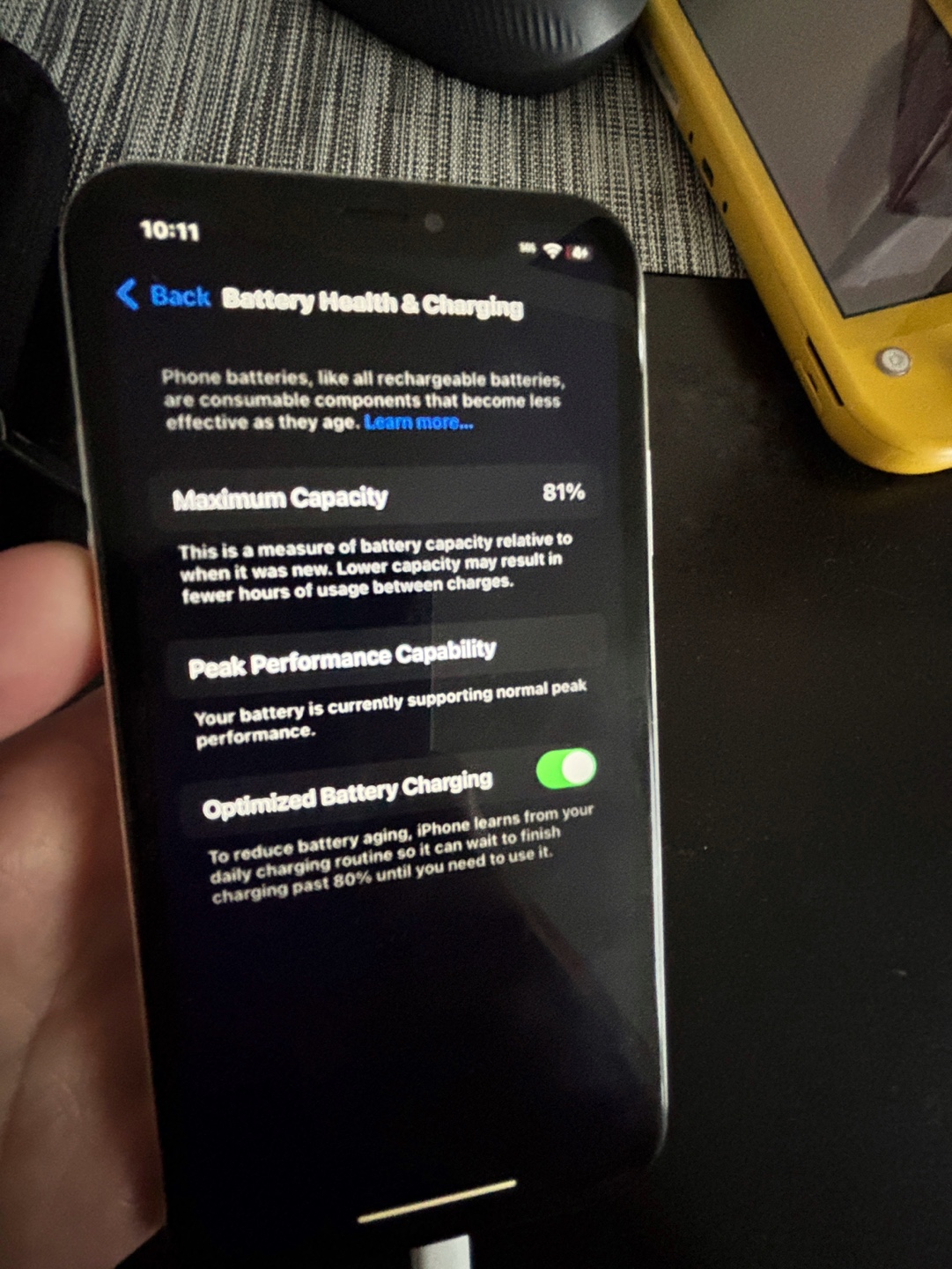 iPhone XR 64GB White - 81% Battery Health - photo 5
