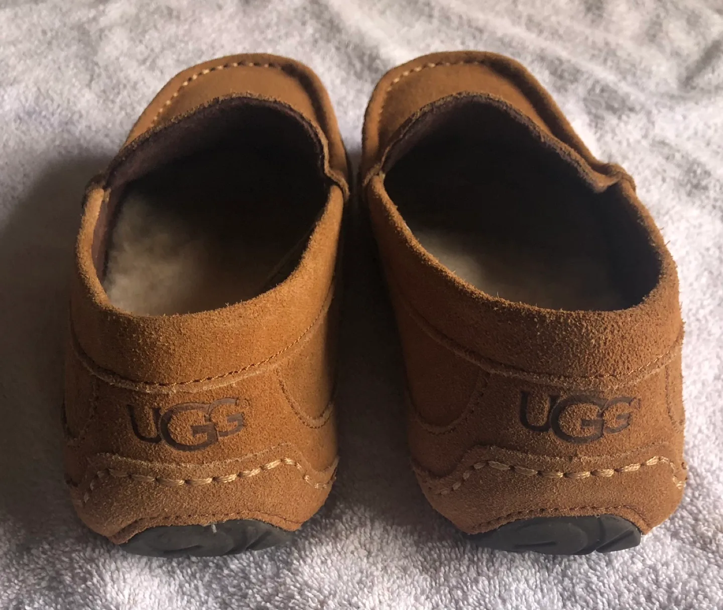 Men's UGG Slippers - Size 9 image indicator(6)