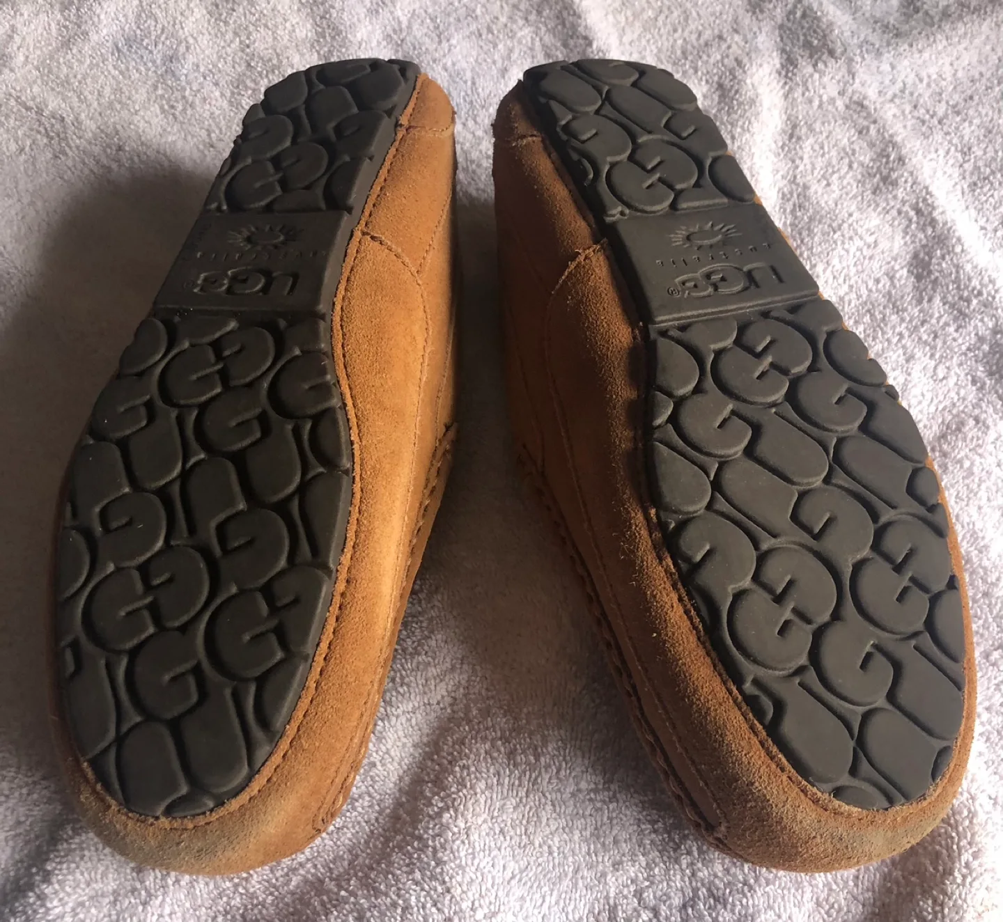 Men's UGG Slippers - Size 9 image indicator(3)
