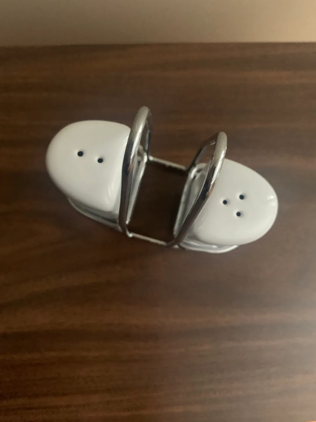 Salt and Pepper Shaker Set with Silver Stand image indicator(2)