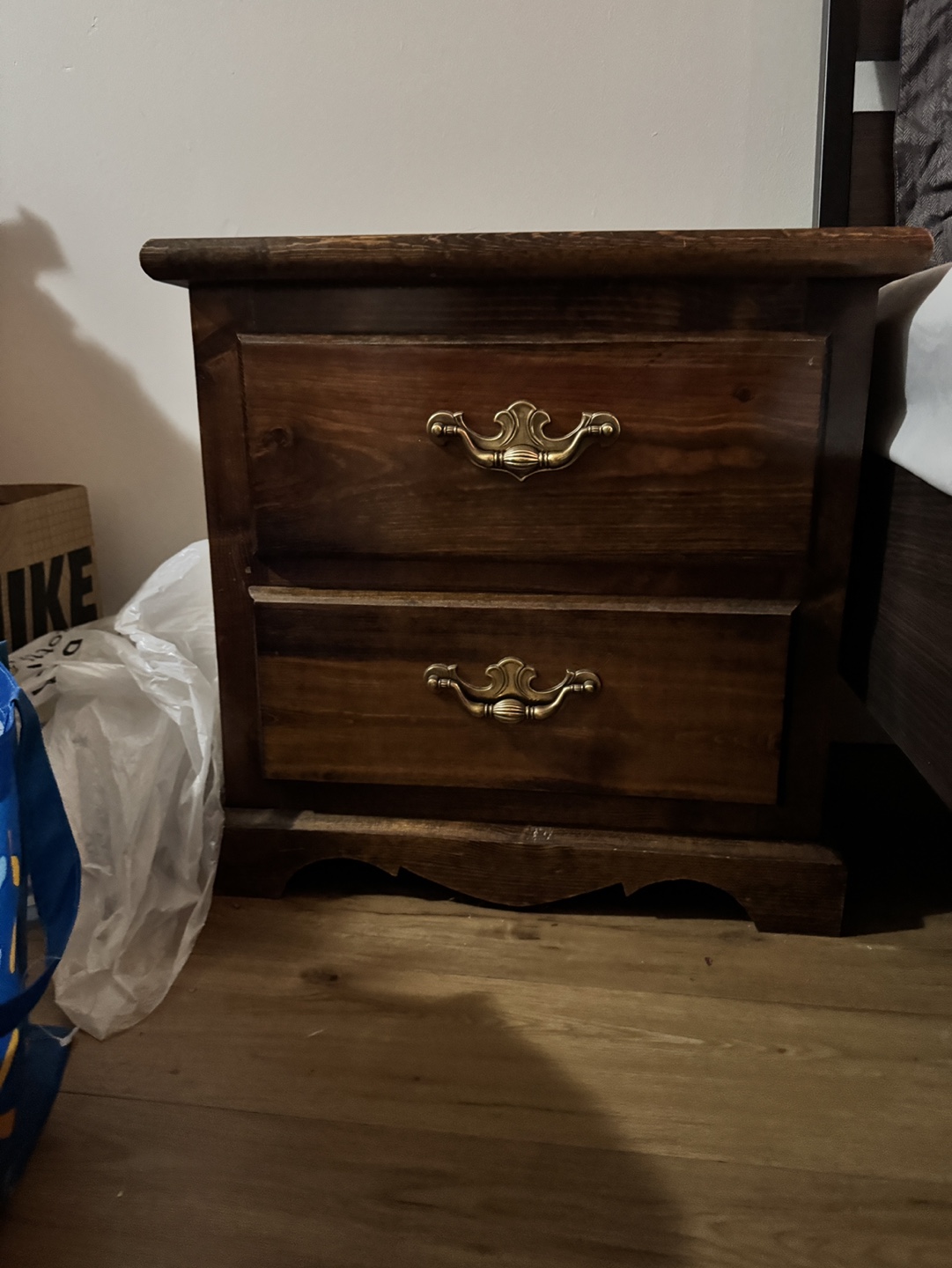 Dark Wood Bedroom Set - Queen Size Bed, Nightstand & Dresser - photo 3