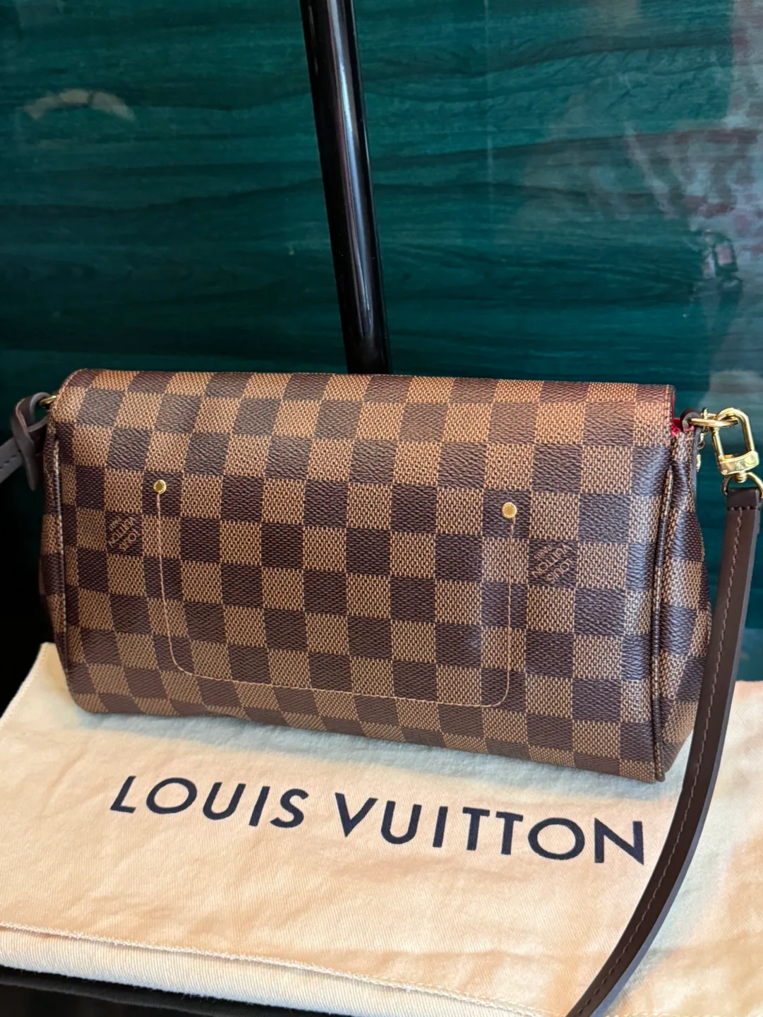 Louis Vuitton favorite Mm Pochette image indicator(2)