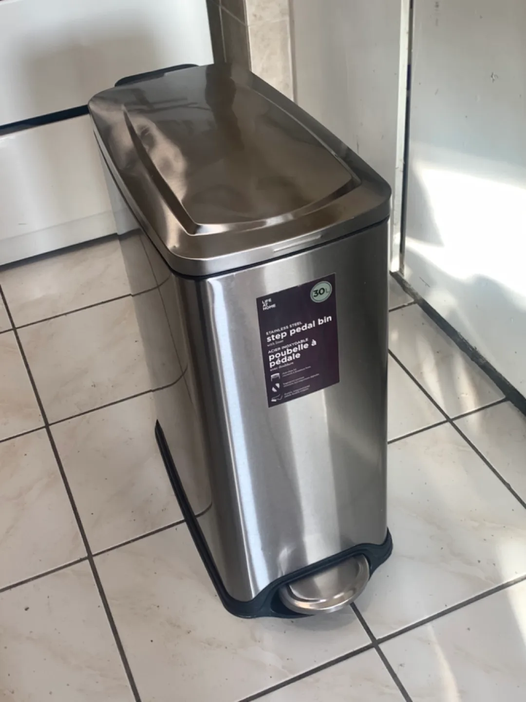 30 Litre Tall Slim Stainless Steel Pedal Garbage Can image indicator(2)