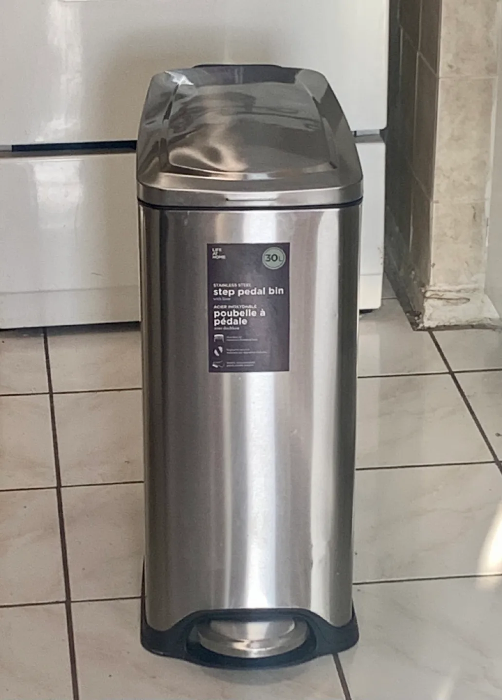 30 Litre Tall Slim Stainless Steel Pedal Garbage Can image indicator(8)