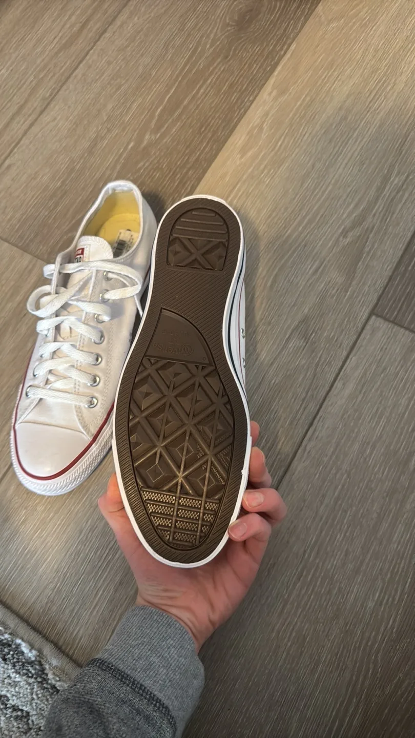 NWT Converse Chuck Taylor Low Tops (Size 10US) image indicator(4)