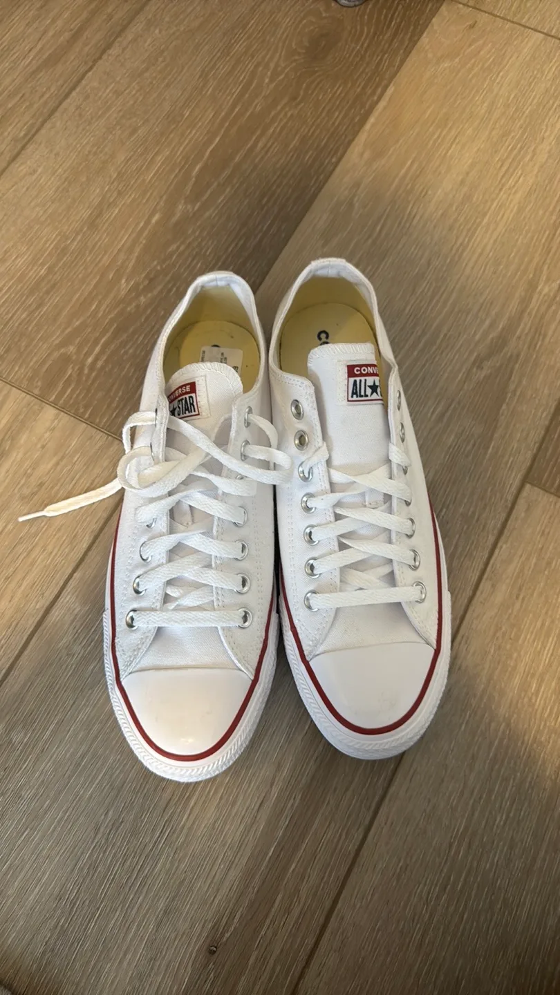 NWT Converse Chuck Taylor Low Tops (Size 10US) thumbnail