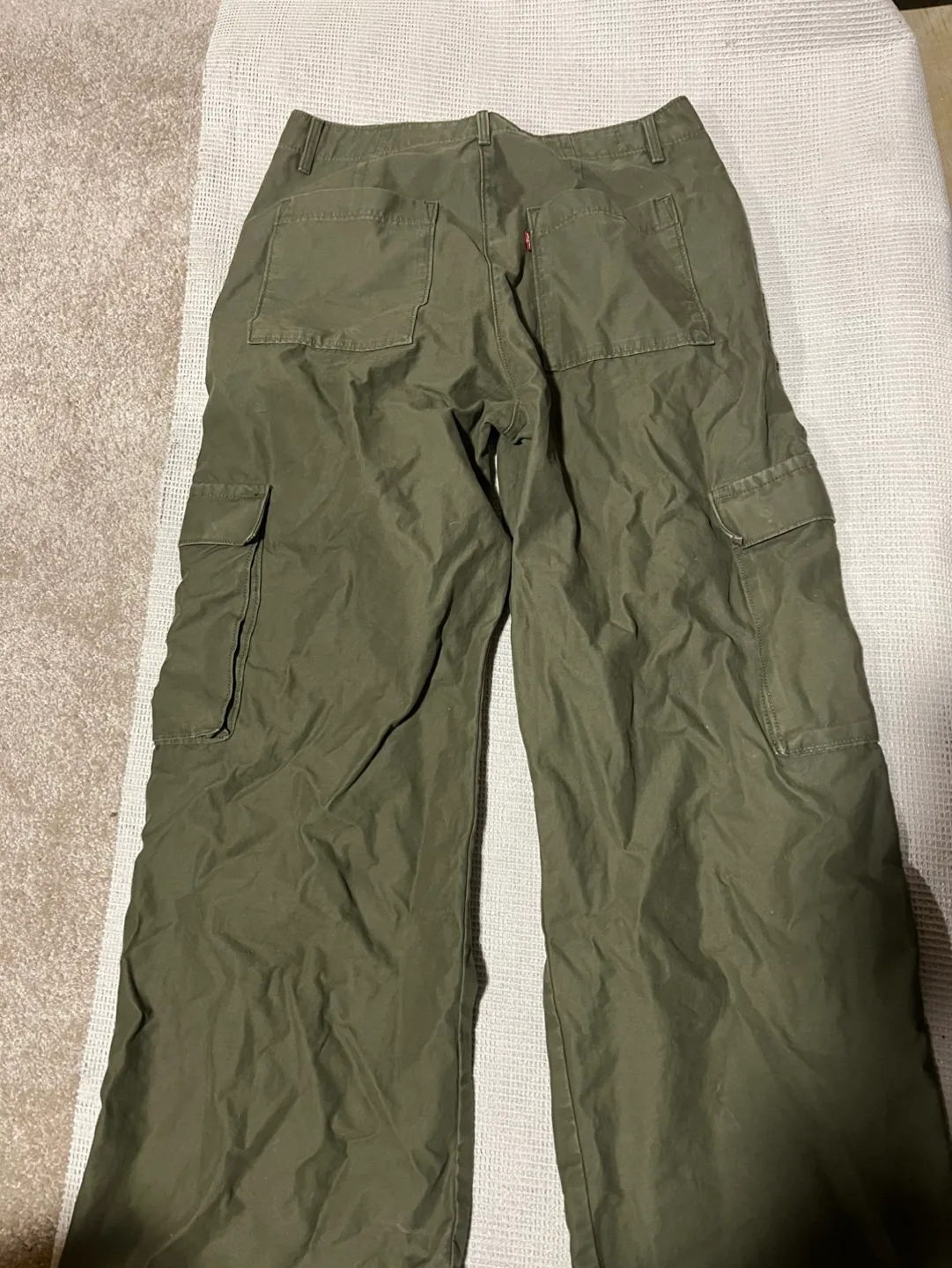 2 pairs of cargo pants Levi’s and garage image indicator(3)