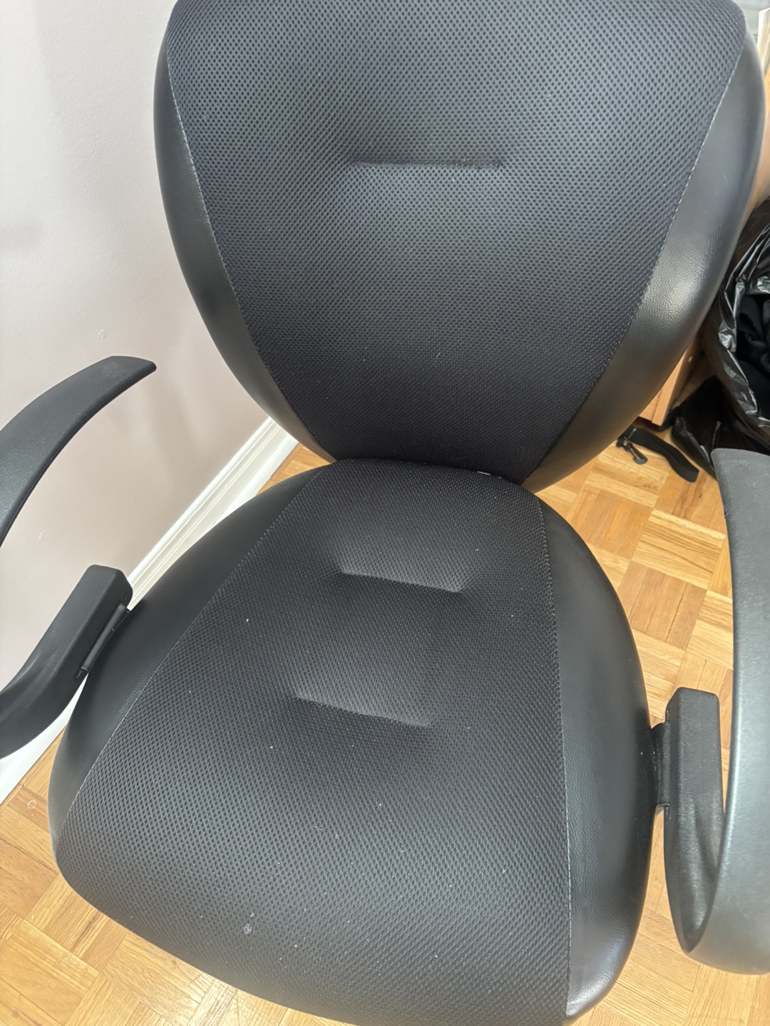 Black Office Chair with Armrests - photo 2