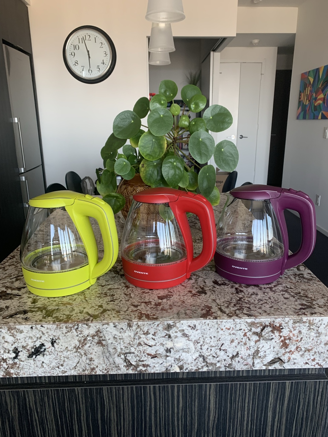Ovente Electric Kettles - Brand New - photo 2