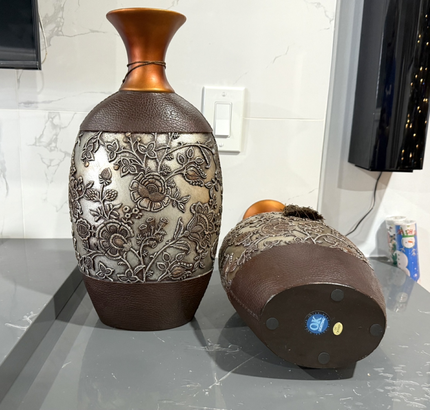 Pair of Decorative Vases - photo 2