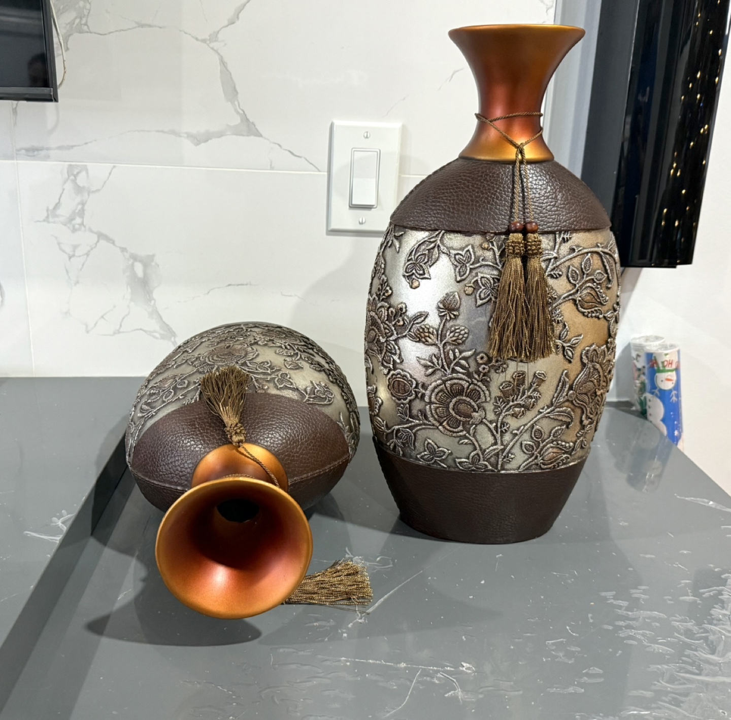 Pair of Decorative Vases - photo 3