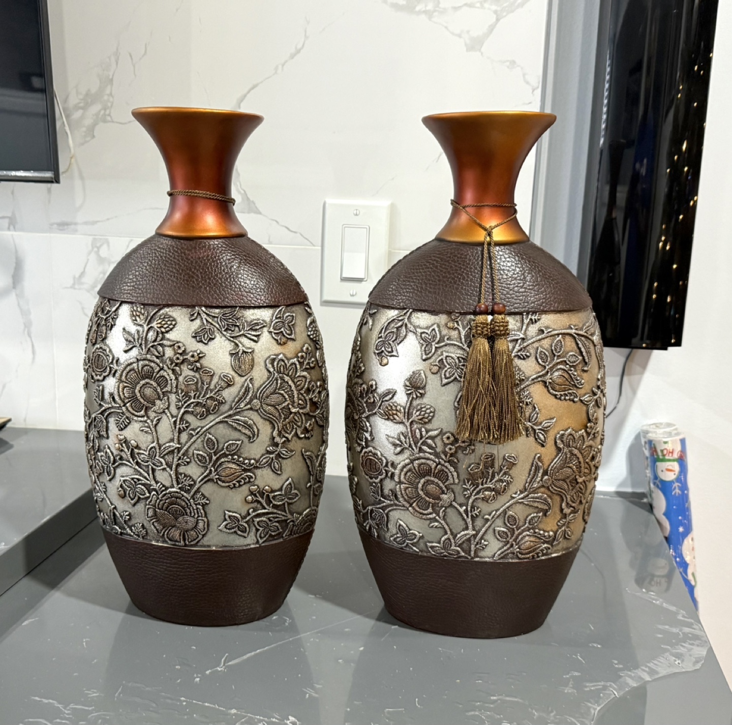Pair of Decorative Vases - photo 4
