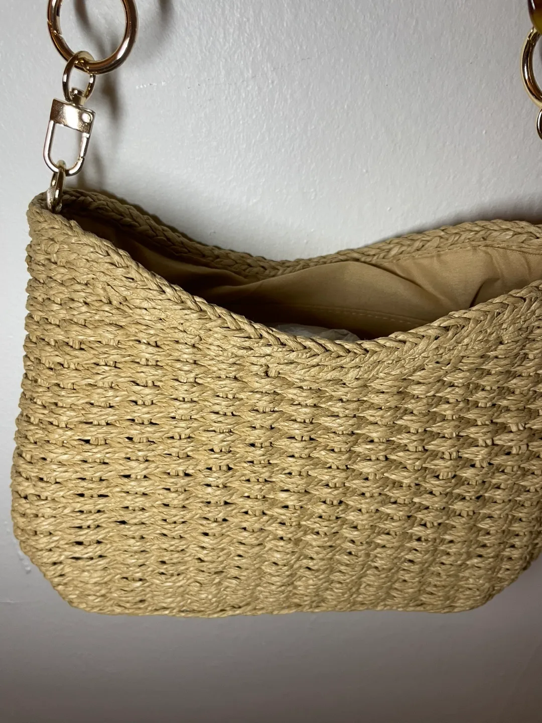 Woven Straw Bag with Unique Chain Strap image indicator(2)