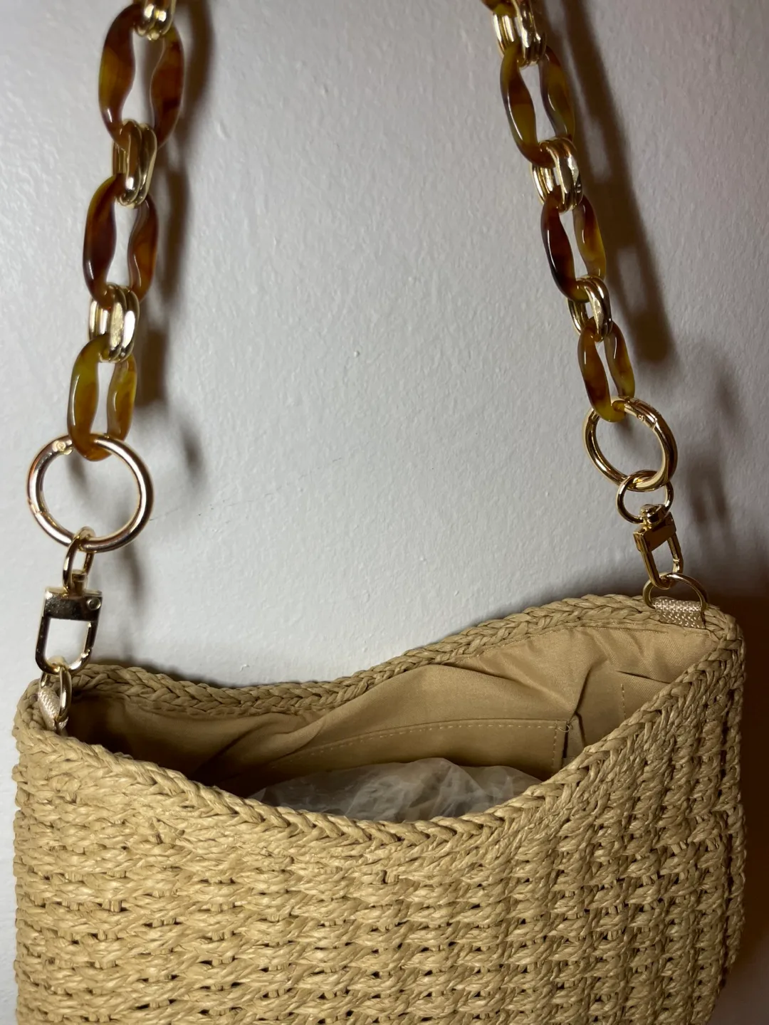 Woven Straw Bag with Unique Chain Strap image indicator(3)
