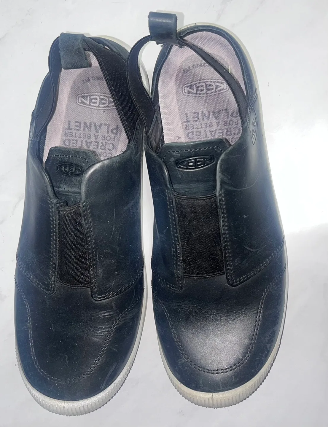 KEEN Women's Black Leather Slip-on Shoes image indicator(2)