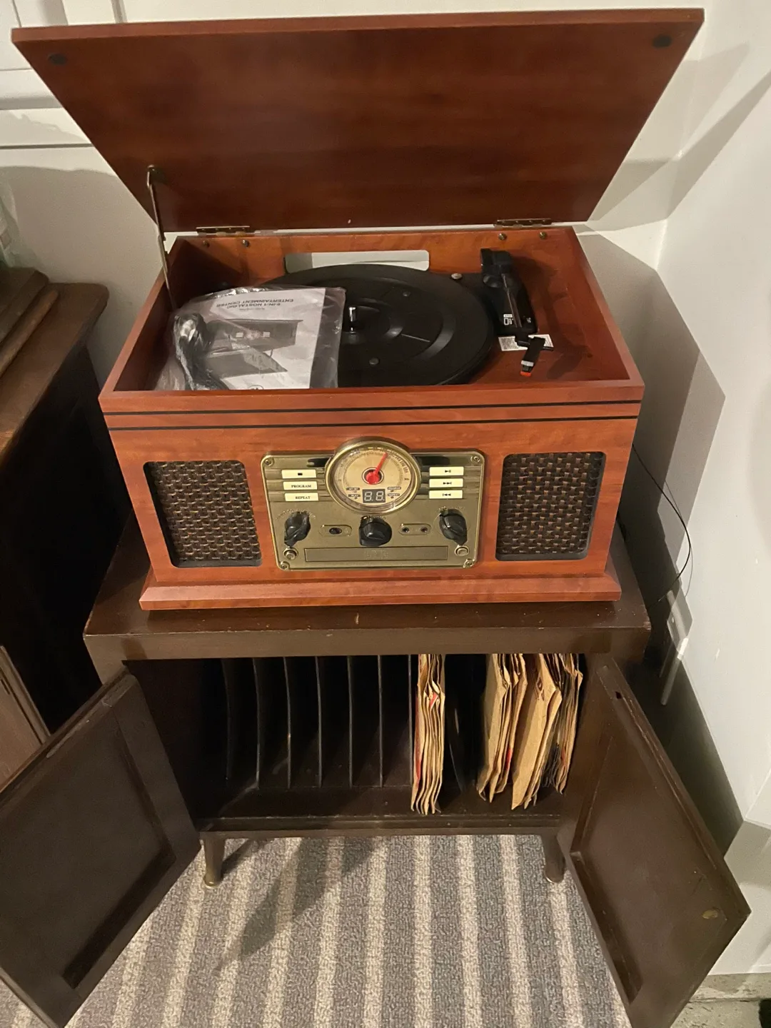 Record Player AM/FM radio / record cabinet image indicator(2)