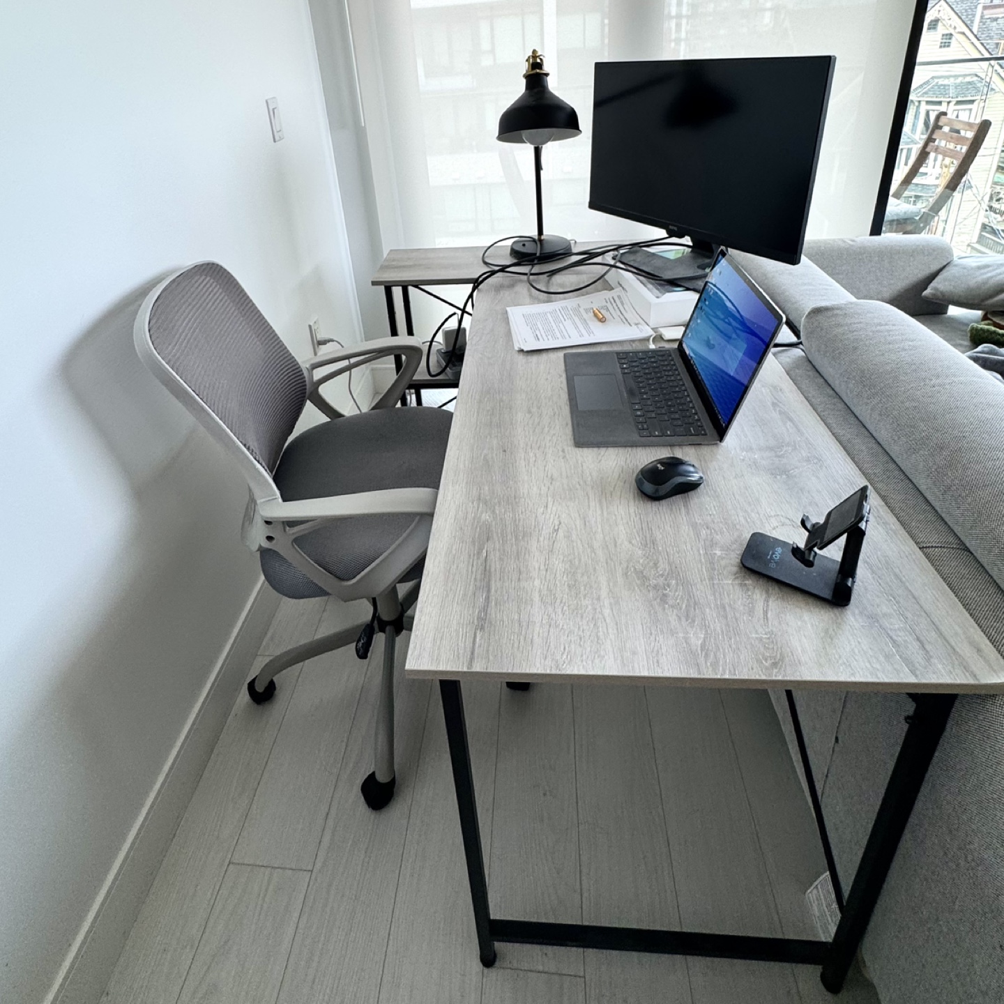 Reversible L-shaped Computer Desk with Built-in Shelf