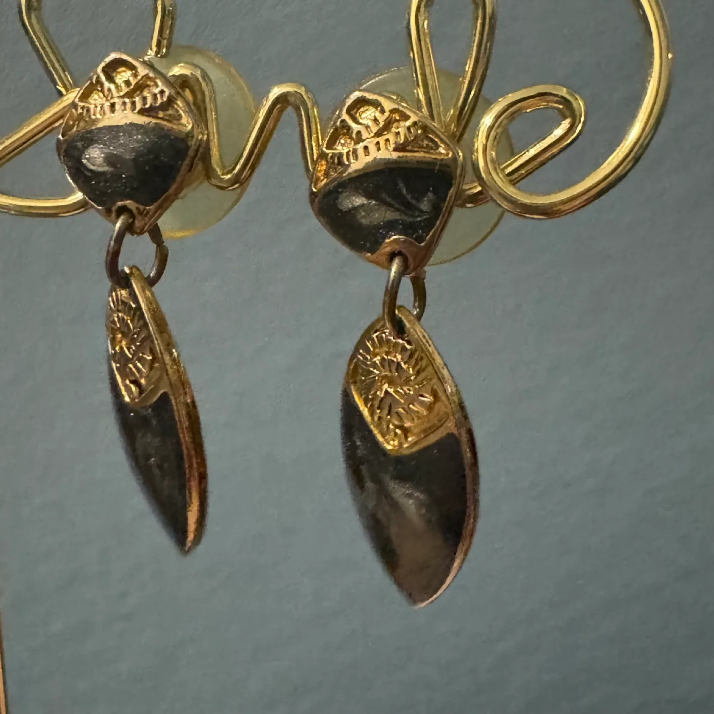 Vintage Gold Tone & Grey Gray Black Marbled Drop Earrings image indicator(6)