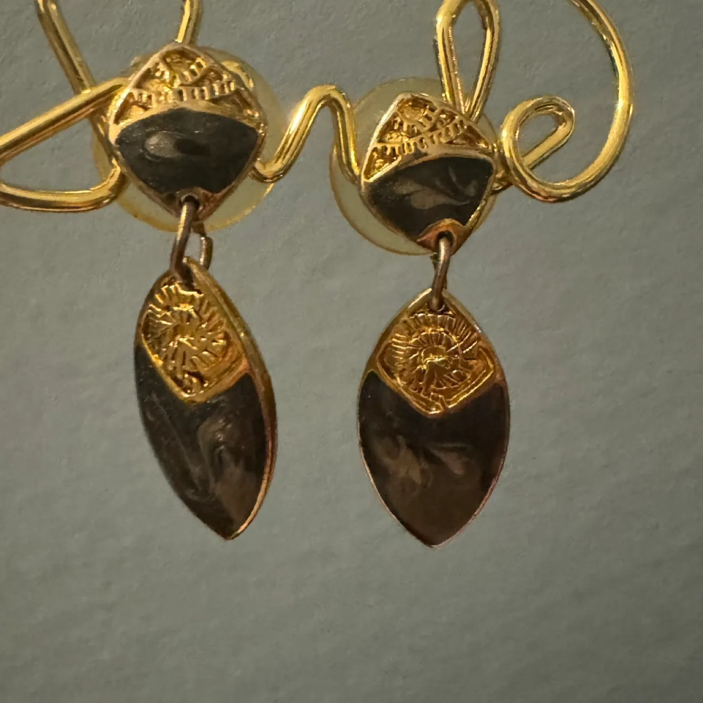 Vintage Gold Tone & Grey Gray Black Marbled Drop Earrings image indicator(5)