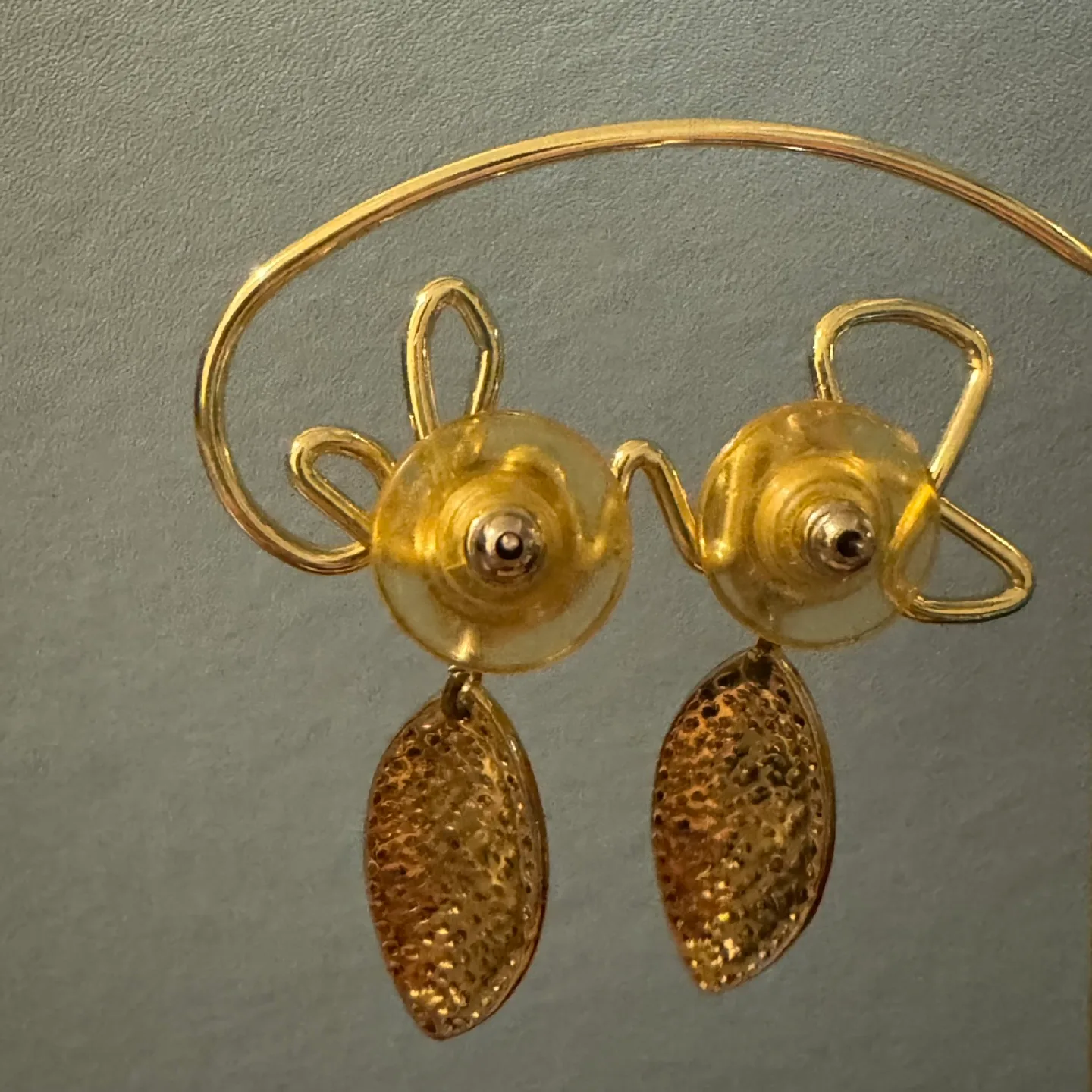 Vintage Gold Tone & Grey Gray Black Marbled Drop Earrings image indicator(7)