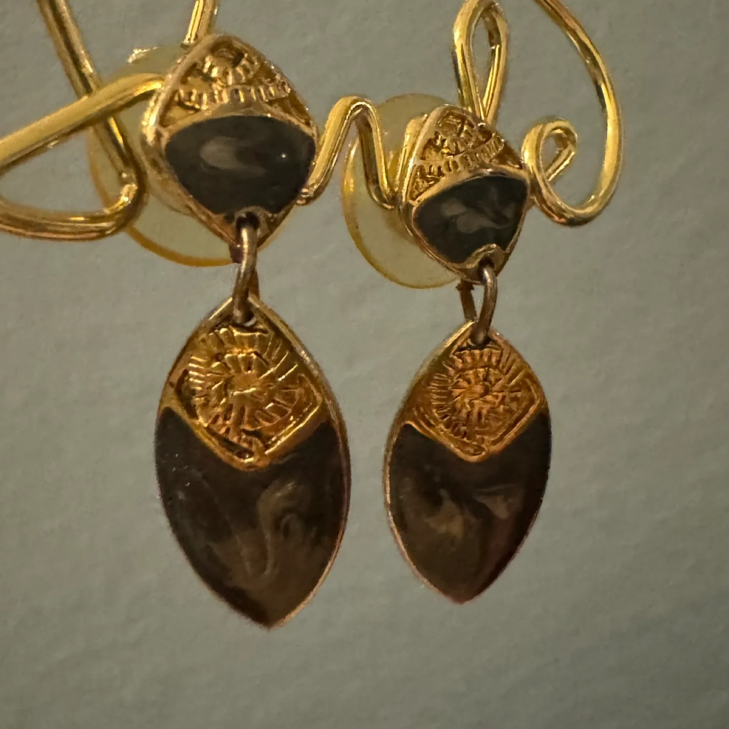 Vintage Gold Tone & Grey Gray Black Marbled Drop Earrings image indicator(8)