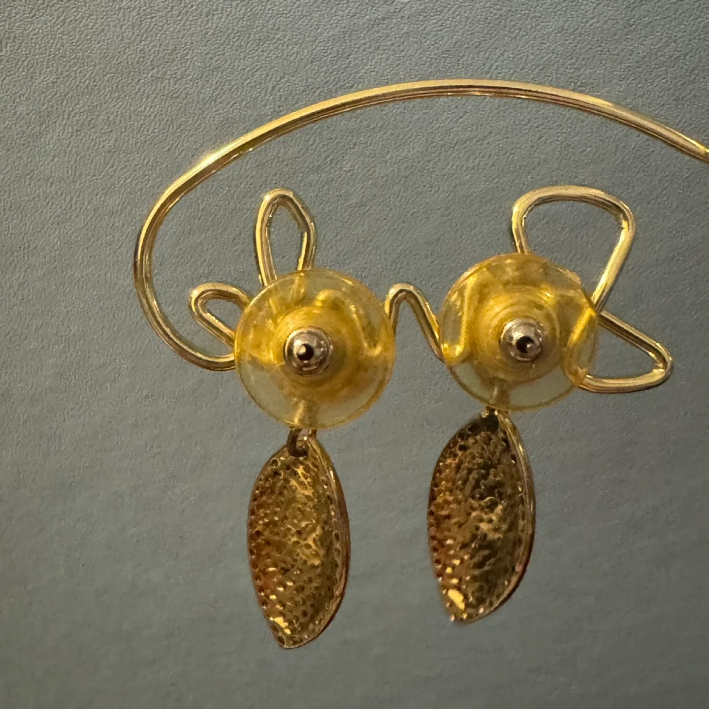 Vintage Gold Tone & Grey Gray Black Marbled Drop Earrings image indicator(9)