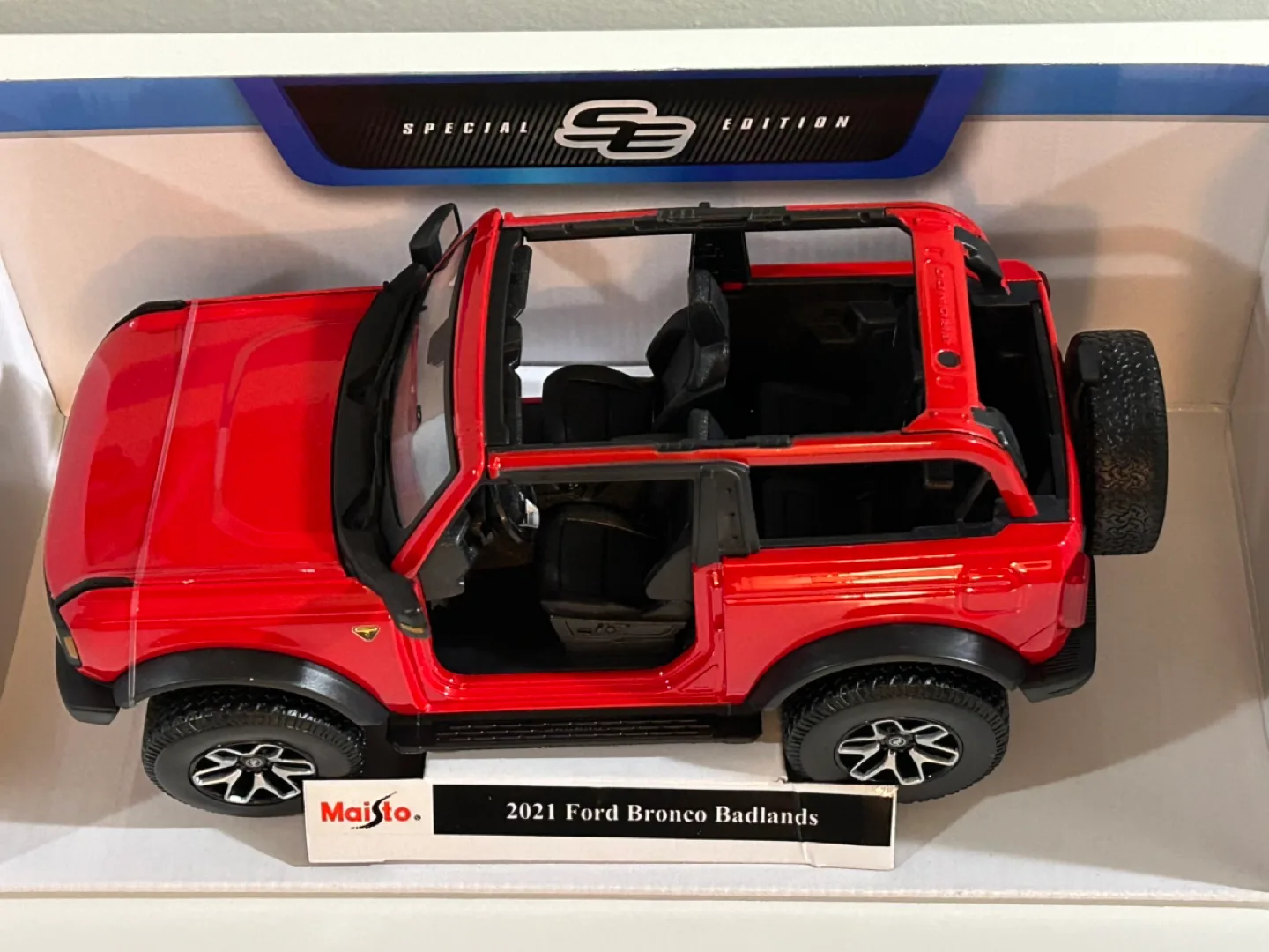 Maisto 1:18 Die Cast Model 2021 Ford Bronco Badlands image indicator(5)